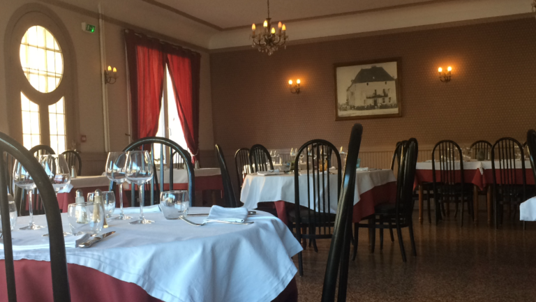 Salle restaurant Verdun sur le Doubs Les 3 Maures